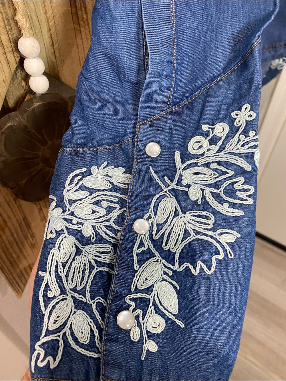 Embroidered Indigo Button-Front Shirt 22ptp 23-25 L sz L 💯%tencel - Picture 7 of 8